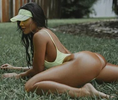 Katya Elise Henry Feet (6 images) - celebrity-feet.com