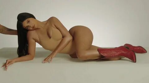 Kylie kardasian ass naked