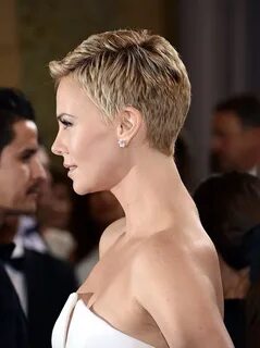 2013 OSCARS: CHARLIZE THERON Super short hair, Charlize ther