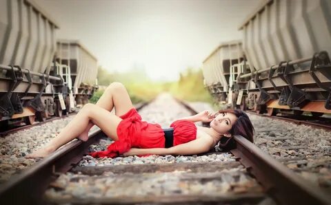 Скачать обои Girl, Red, Model, Train, Canon, Jane, Fashion, 