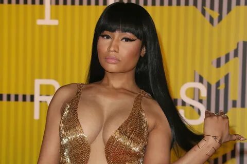 BREAKING HAIR NEWS: Nicki Minaj Gets a Blonde, Short Bob Nic