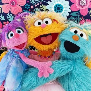 Sesame Street on Instagram: "Happy #GalentinesDay, ladies! S