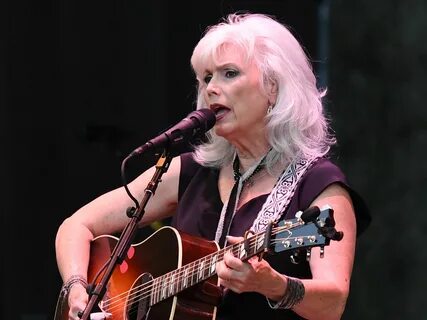 Emmylou Harris Exhibit to Open at Country Music Hall of Fame