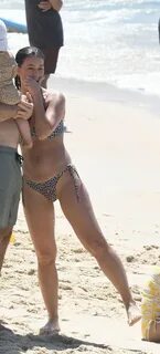 Lisa Hyde Shows off her incredible bikini body at Bronte bea