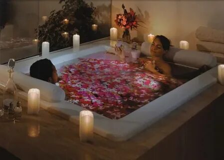 Необыкновенное романтическое свидание: ванна с пеной