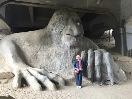 photo0.jpg - na slici je Fremont Troll, Sijetl - Tripadvisor