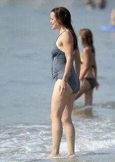 Jennifer Garner in Grey Swimsuit Enjoys a Day on the Beach i