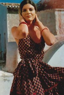 Katharine Ross, 1970's look. Vintage icons, Halston dress