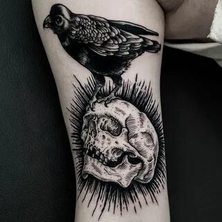 Raven on the skull #blackwork #linework #dotwork #tattoo Woo