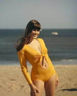 Barbi Benton Sexy 1960'S Pin-Up In Yellow Swimsuit On Beach 