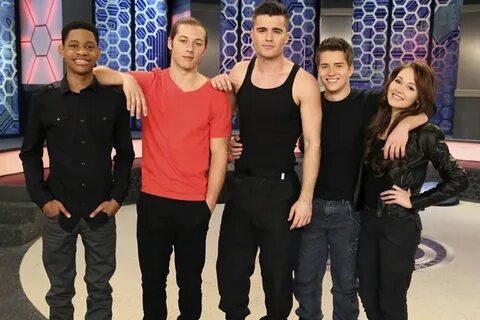 Leo Howard Guest Stars on Tonight’s 'Lab Rats: Bionic Island