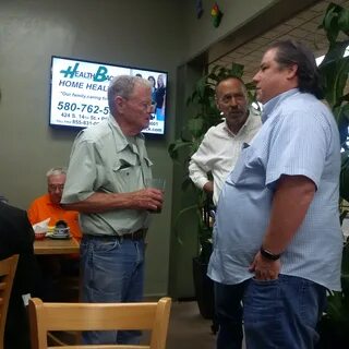 Kay NewsCow Sen. Jim Inhofe visits Ponca City
