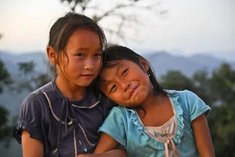 Hmong Village Girls Nikon D200 + Tamron SP AF 17-50mm f/2.. 