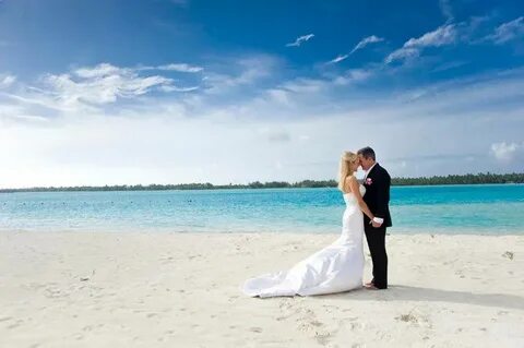 Bora Bora wedding Beach wedding pics, Beach wedding photos, 