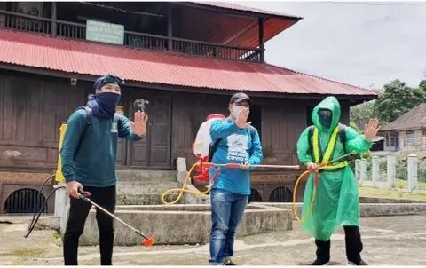 Terus Bergerak, Satgas Covid-19 PKB Sumbar Semprot Disinfekt