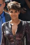 Pin by Катерина on Hairstyles Halle berry pixie, Halle berry