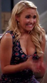 Emily Osment screencap from Two and a Half Men 8.82/10