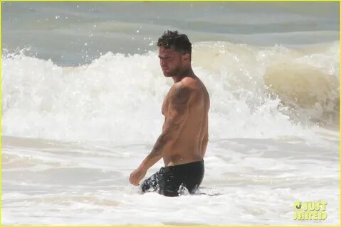 Full Sized Photo of ryan phillippe showing off shirtless bod