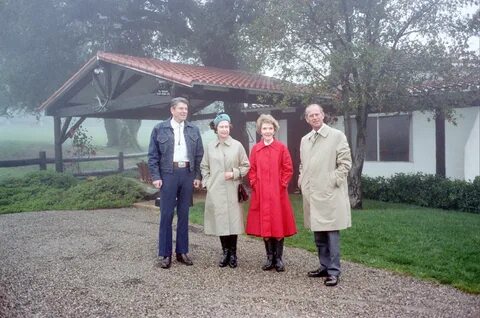 File:President Ronald Reagan and Nancy Reagan with Queen Eli