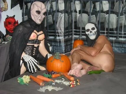 Halloween XXX part :: Black Wet Pussy Lips HD Pictures