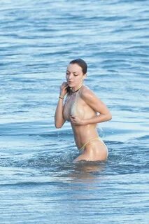 Франческа Иствуд топлес на пляже: dymontiger - ЖЖ