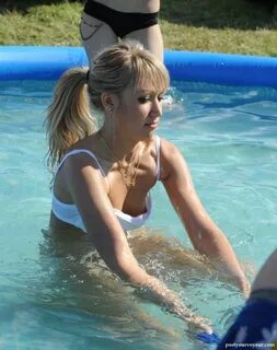 Nip Slip in Pool - Voyeur Picture Forum