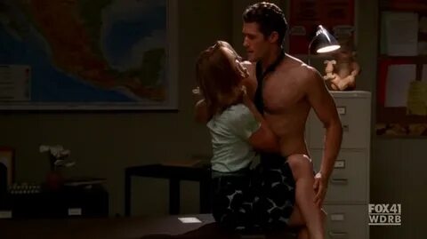 SHIRTLESS ACTORS : Glee hunk Matthew Morrison shirtless sexy