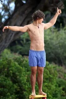 Beauty and Body of Male : Brenton Thwaites Beach