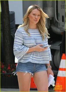 Hilary Duff Brightens Up the Set of 'Younger' in NYC: Photo 