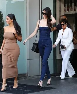 De olho nas Kardashians: Kardashians/Jenners visitam apartam