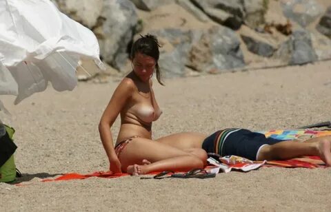 Topless Beach Beauty - Nuded Photo