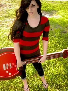 Marceline the Vampire Queen costume. She looks so awesome! M