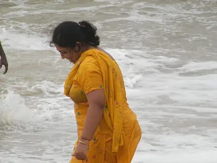 glamarous indian aunties real life hot 2 - HD Latest Tamil Actress.