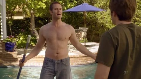 Garret Dillahunt Shirtless on Raising Hope s1e20 - Shirtless