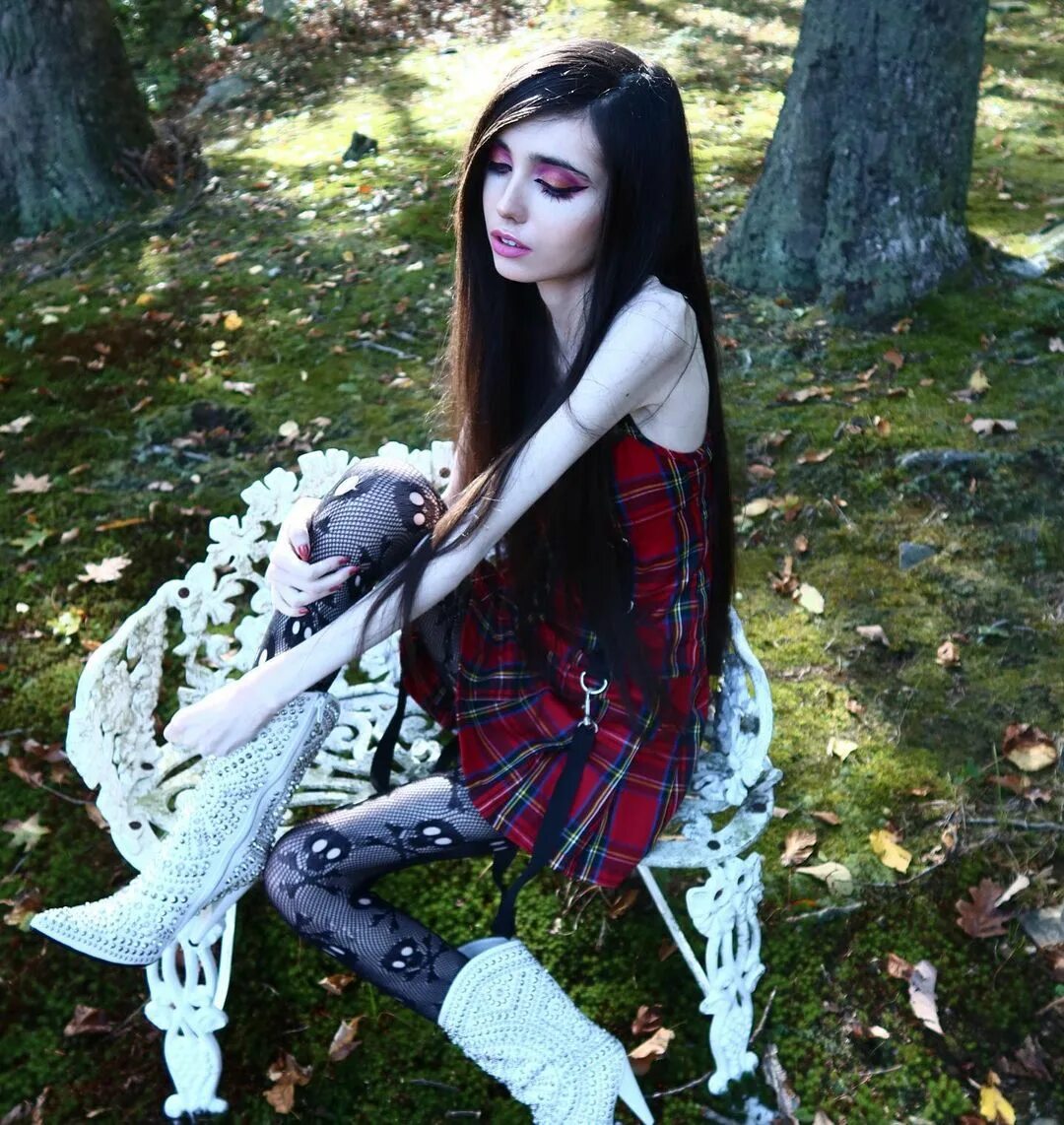 Eugenia Cooney в Instagram: "The less you listen to negativity, the mo...