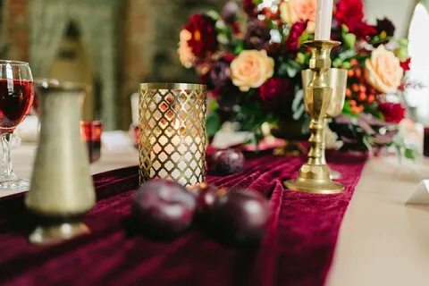 This Velvet Table Runner Is The New Wedding Trend (PHOTO) Ta