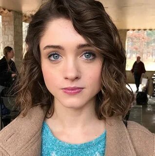 Natalia Dyer behind the scenes of Stranger Things Natalie dy