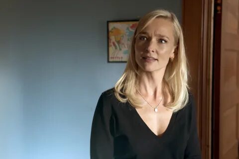 Kari Matchett in Столкновение (2008). 