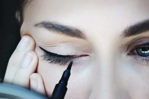 Mistakes You're Making With Your Eyeliner - Simplemost