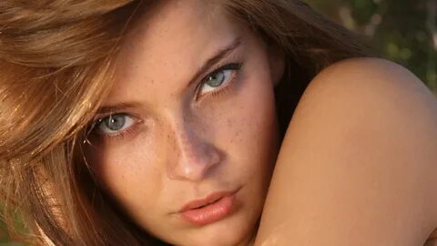 Девушка с голубыми глазами - картинки