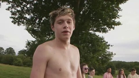 superficial guys: ONE DIRECTION SHIRTLESS BEHIND THE SCENES 