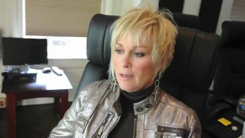 Pictures Of Lorrie Morgan Hairstyles - Wavy Haircut