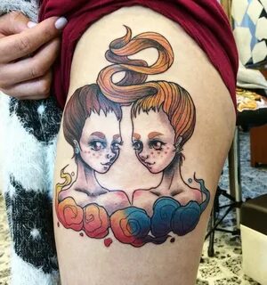 Тату Близнецов в виде двух девушек - фото татуировок