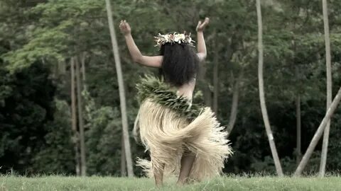 Hakuun young polynesian tahitian female hula dancer liittyvä