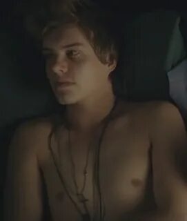 Beauty and Body of Male : Xavier Samuel Shirtless