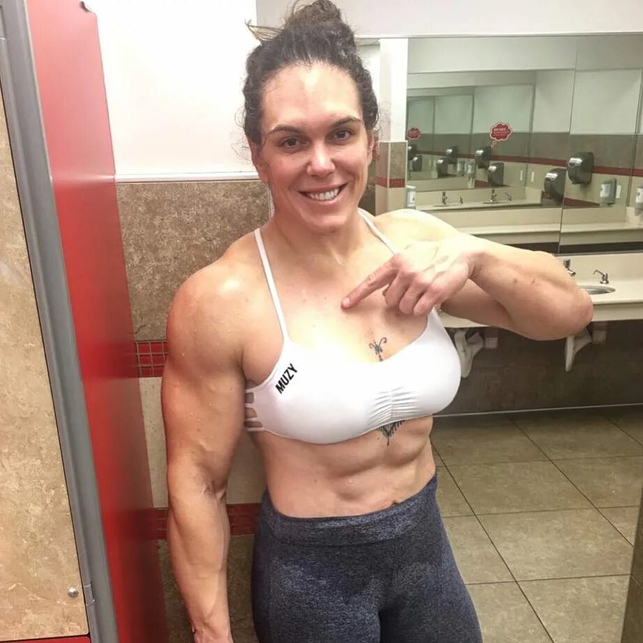 Gabi Garcia sanoo Instagramissa: "foto do cardio (10pm) de ontem a noi...