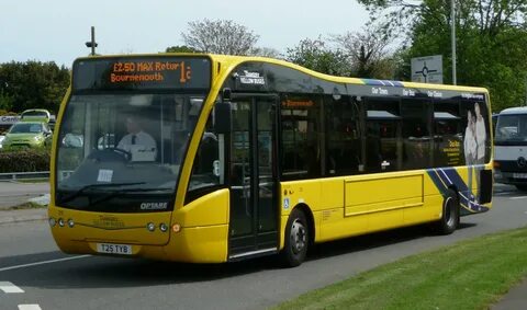 File:Transdev Yellow Buses 25.JPG - Wikimedia Commons