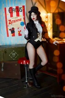 Zatanna Zatara from DC Comics - Daily Cosplay .com