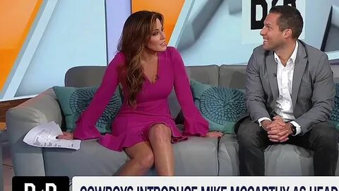 Robin Meade upskirt and legs / Candid.Tube