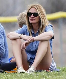 JULIA ROBERTS Out at a Park in Malibu 09/12/2015 - HawtCeleb